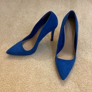 Saks fifth avenue blue suede pumps size 6